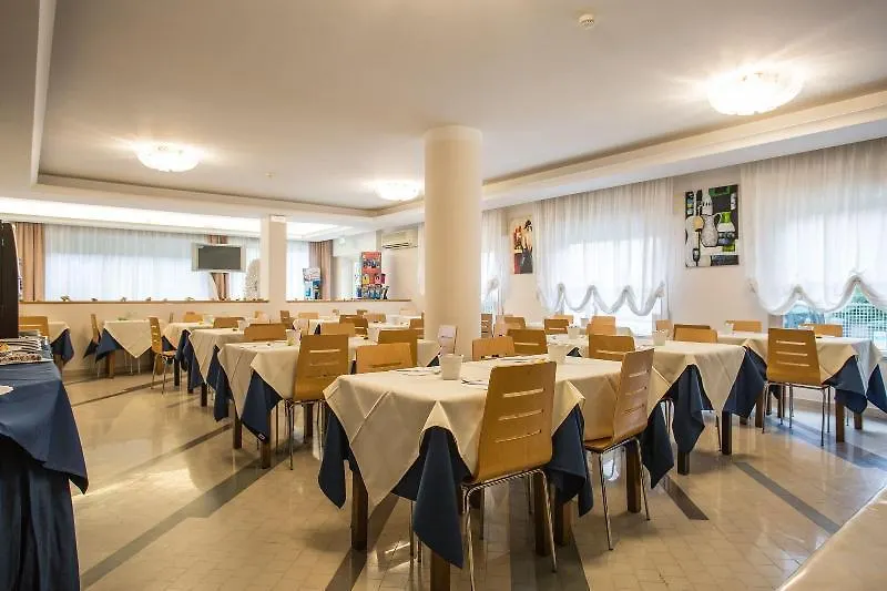 Hotel B&B Nizza Riccione 2*,  Włochy