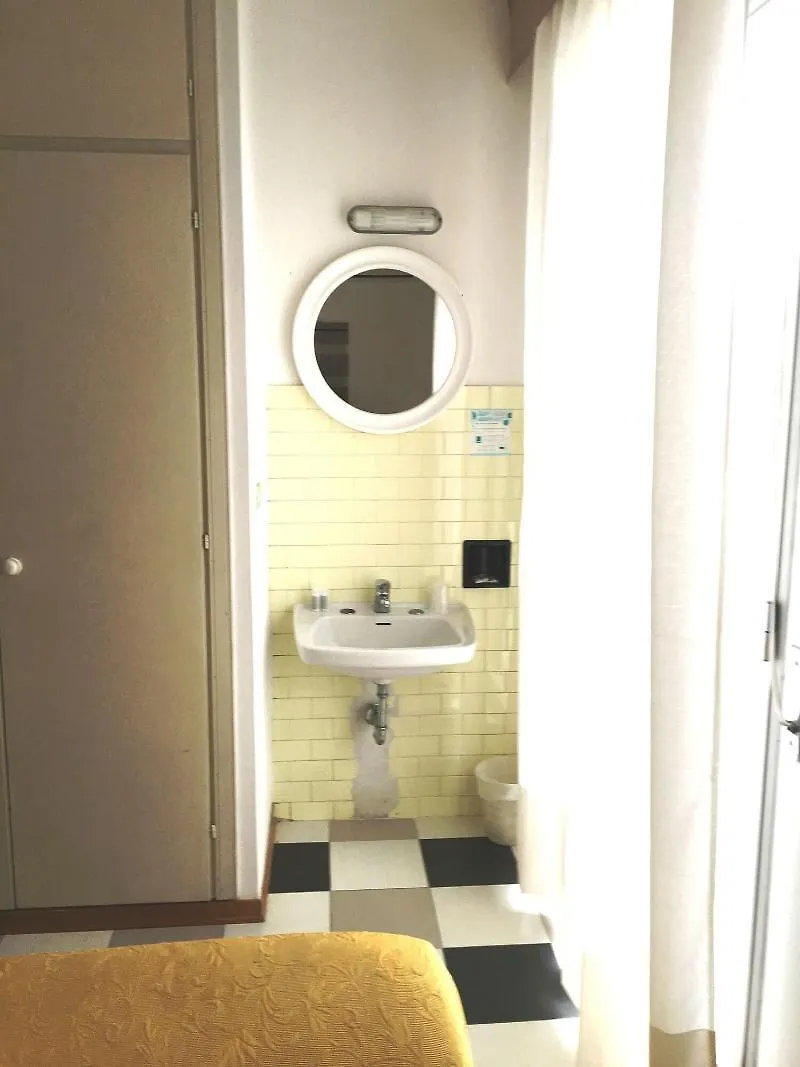Hotel B&B Nizza Riccione 2*,  Włochy